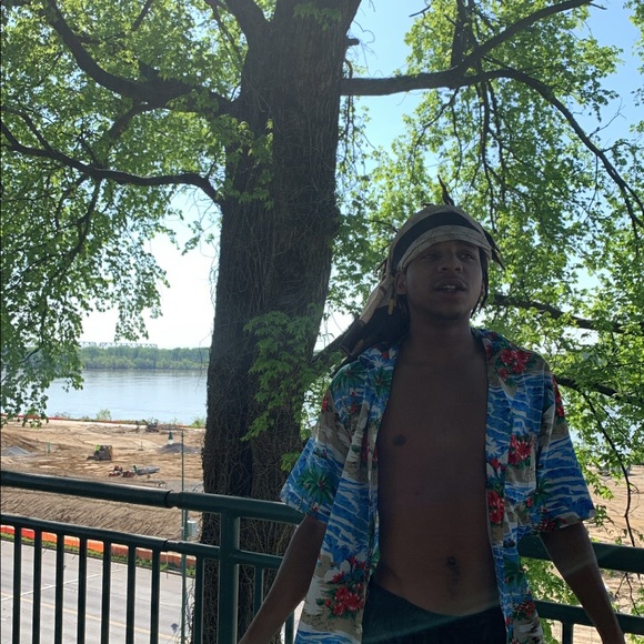 Meet your Posher, Shoony - Picture 1 of 1